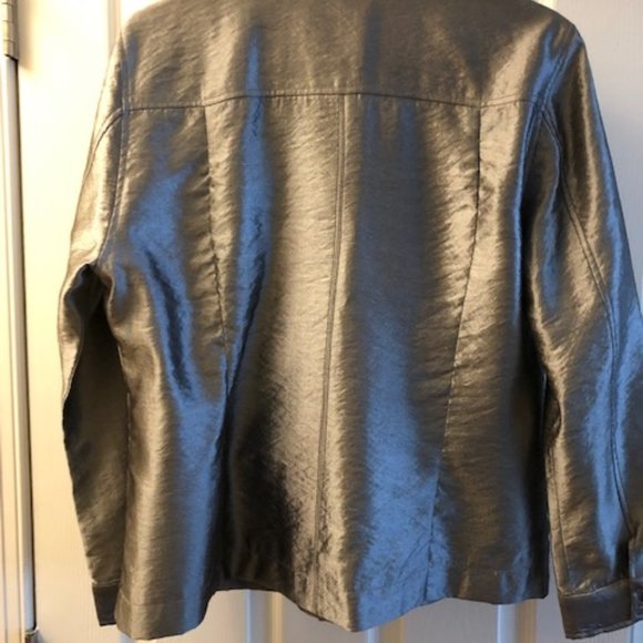 ⬇️Silver Metallic Blazer - Picture 2 of 4